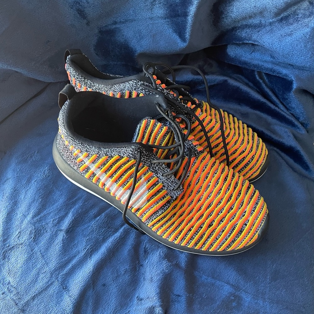 Roshe Two Flyknit ‘Max Orange’ Nike Sneakers